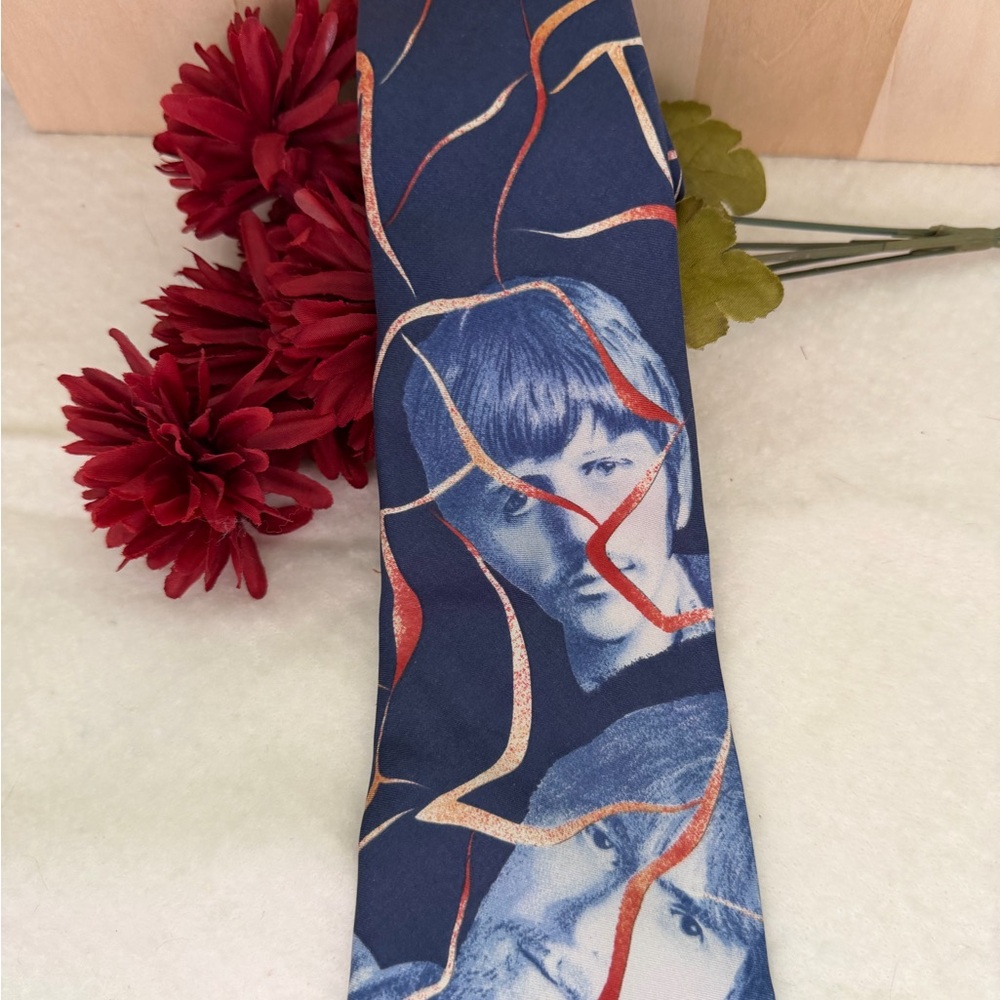 Vintage Beatles Silk Tie with Blue and Red Design - Picture 9 of 13